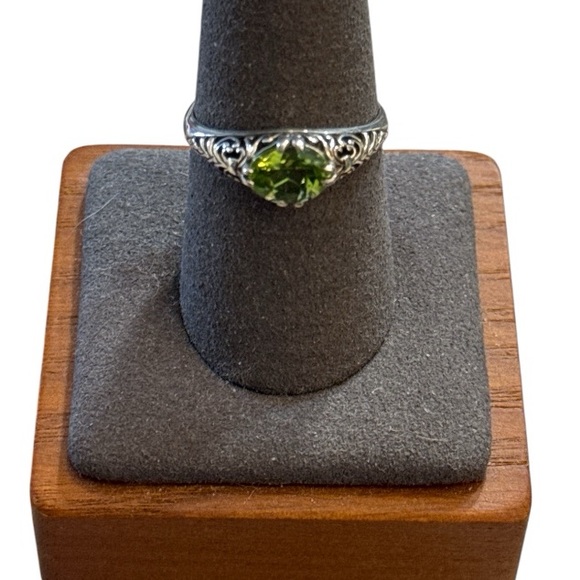 Jewelry - Sterling Silver Oval Peridot like Filigree Ring 8.5